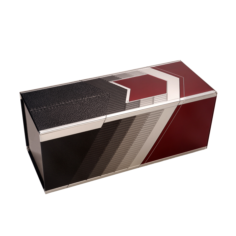 Caixa de llauna cuboide ER2032A-01 amb relleu per a whisky - vista lateral